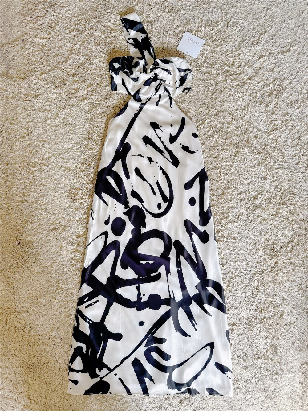 black and white contrasting abstract pattern side slit waistless dress