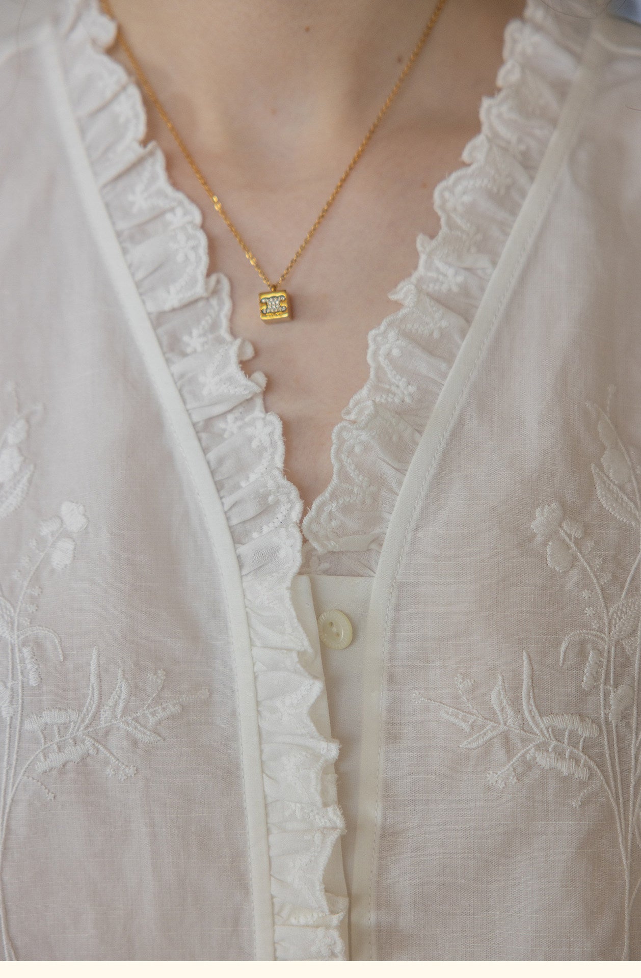 white linen-cotton patchwork sleeveless lace shirt