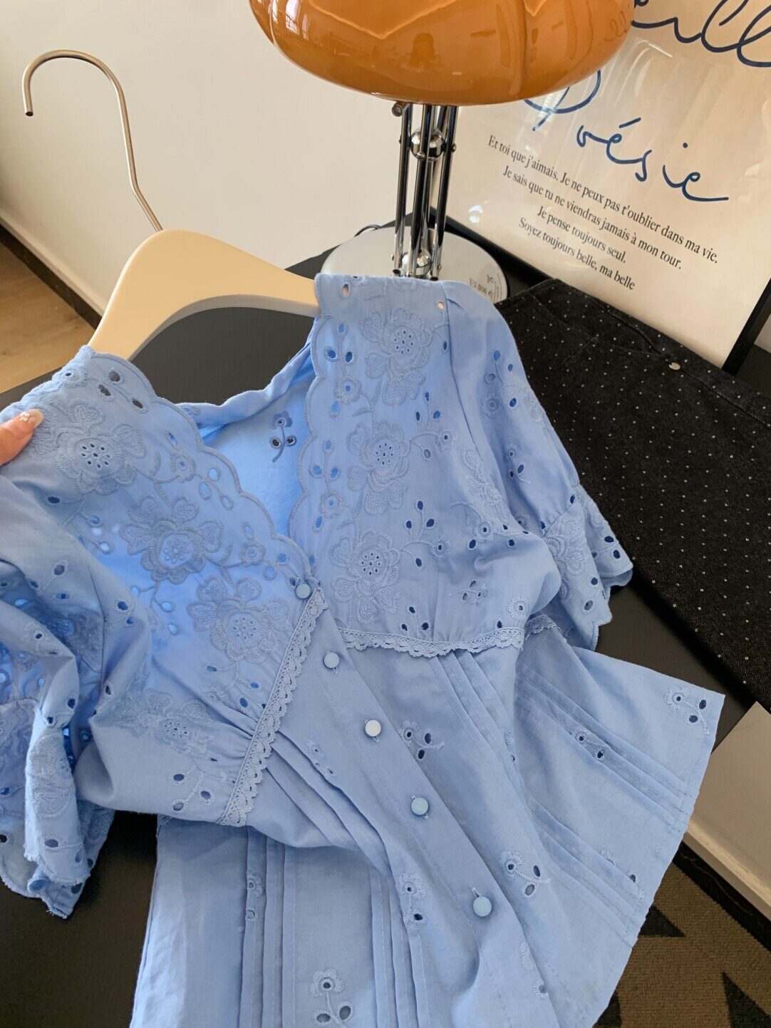 Blue Hollow-out embroidered V-neck short-sleeved shirt