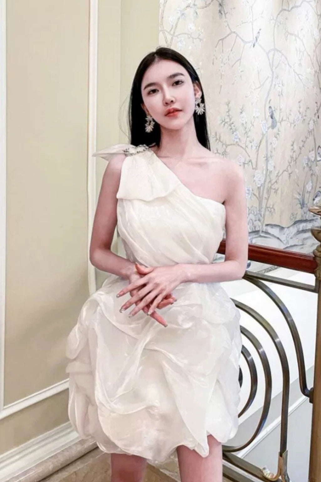 WHITE ONE SHOULDER BOWKNOT MINI DRESS