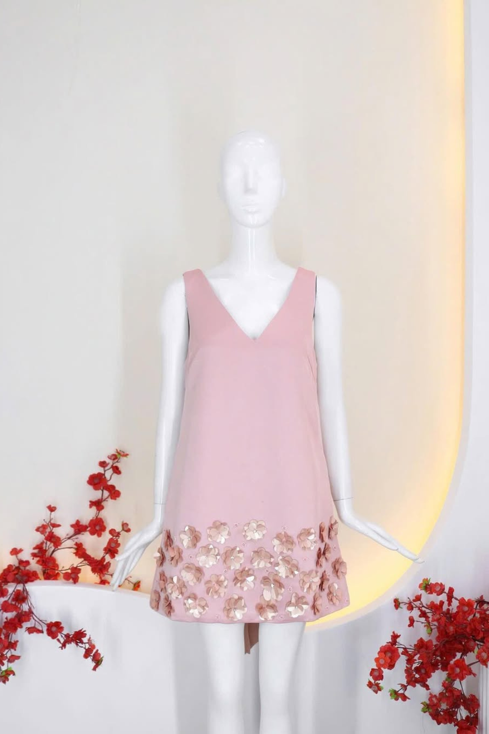 ピンクの花柄ノースリーブVネックミニドレス
