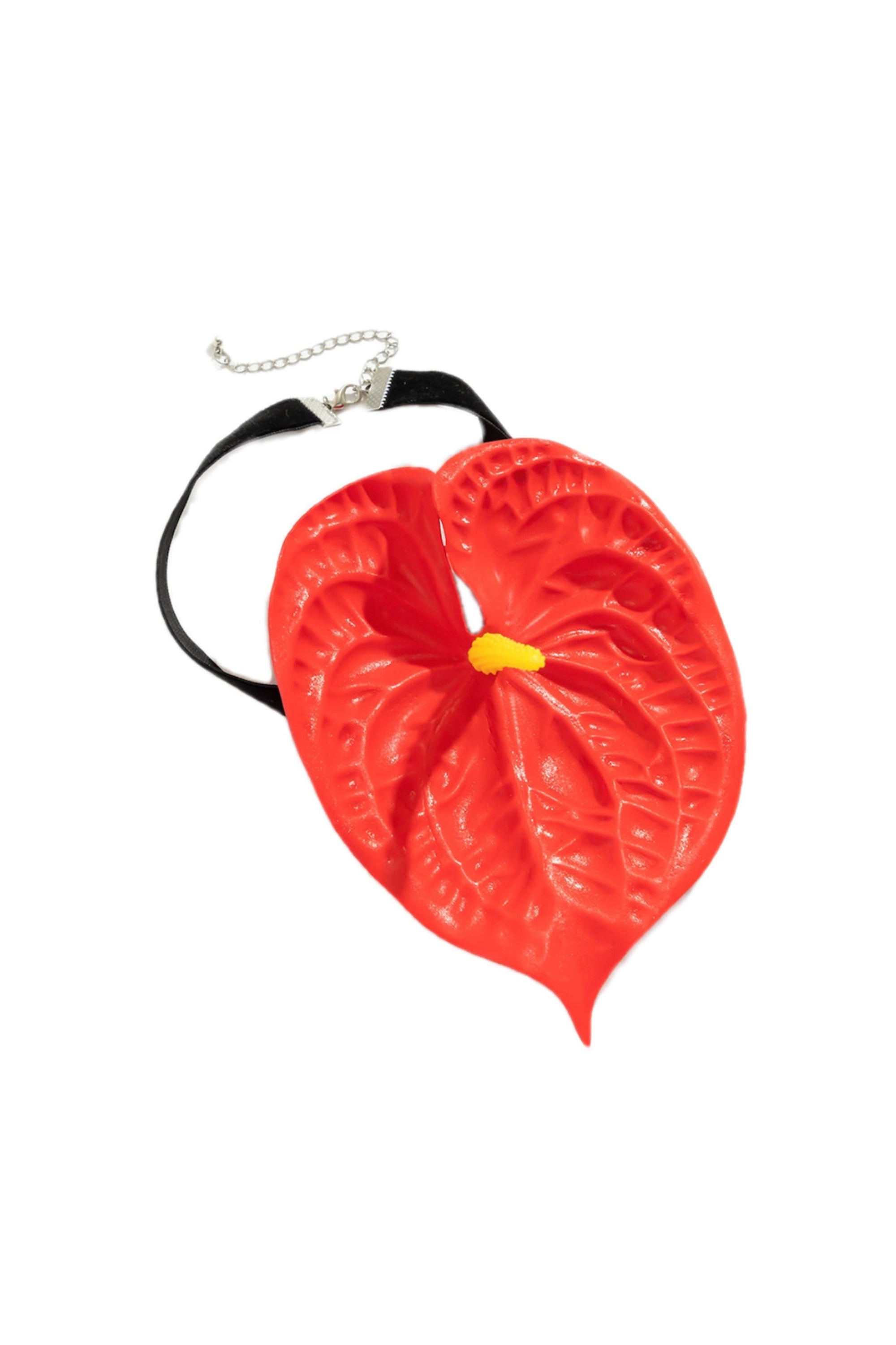 RED FLOWER VELVET CHOKER