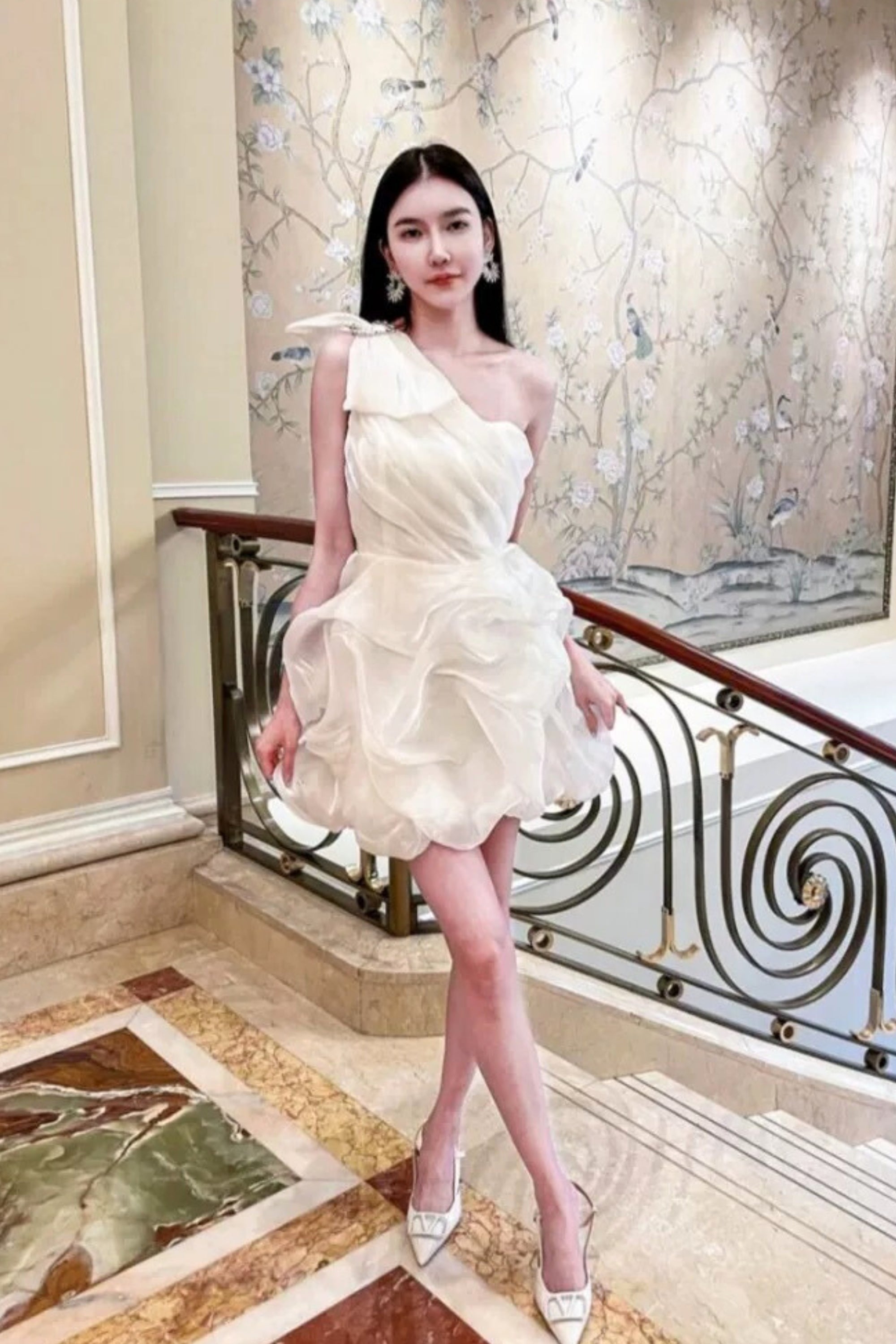 WHITE ONE SHOULDER BOWKNOT MINI DRESS