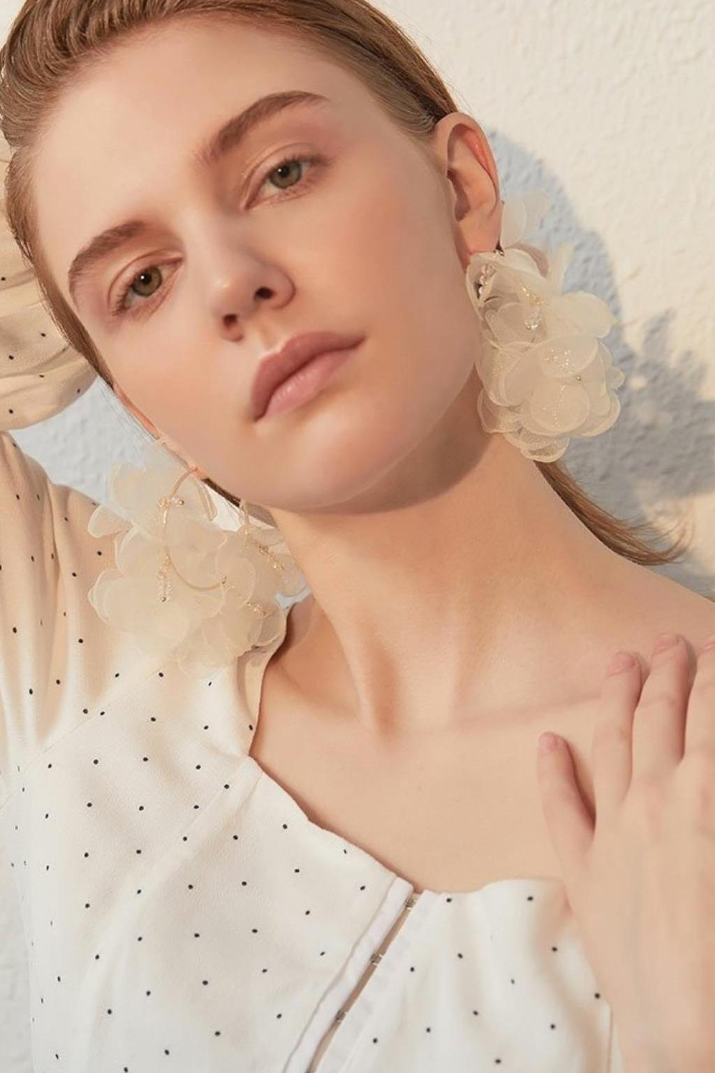 WHITE ARTIFICIAL WATER EARRINGS