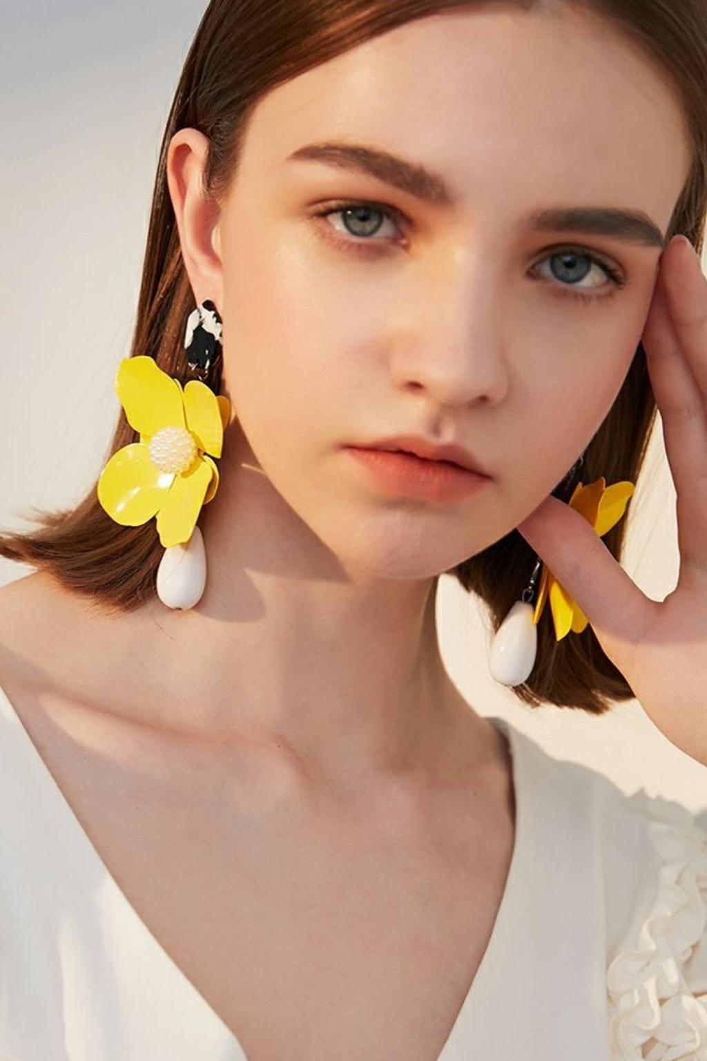 YELLOW FLOWER PEARL EARRINGS