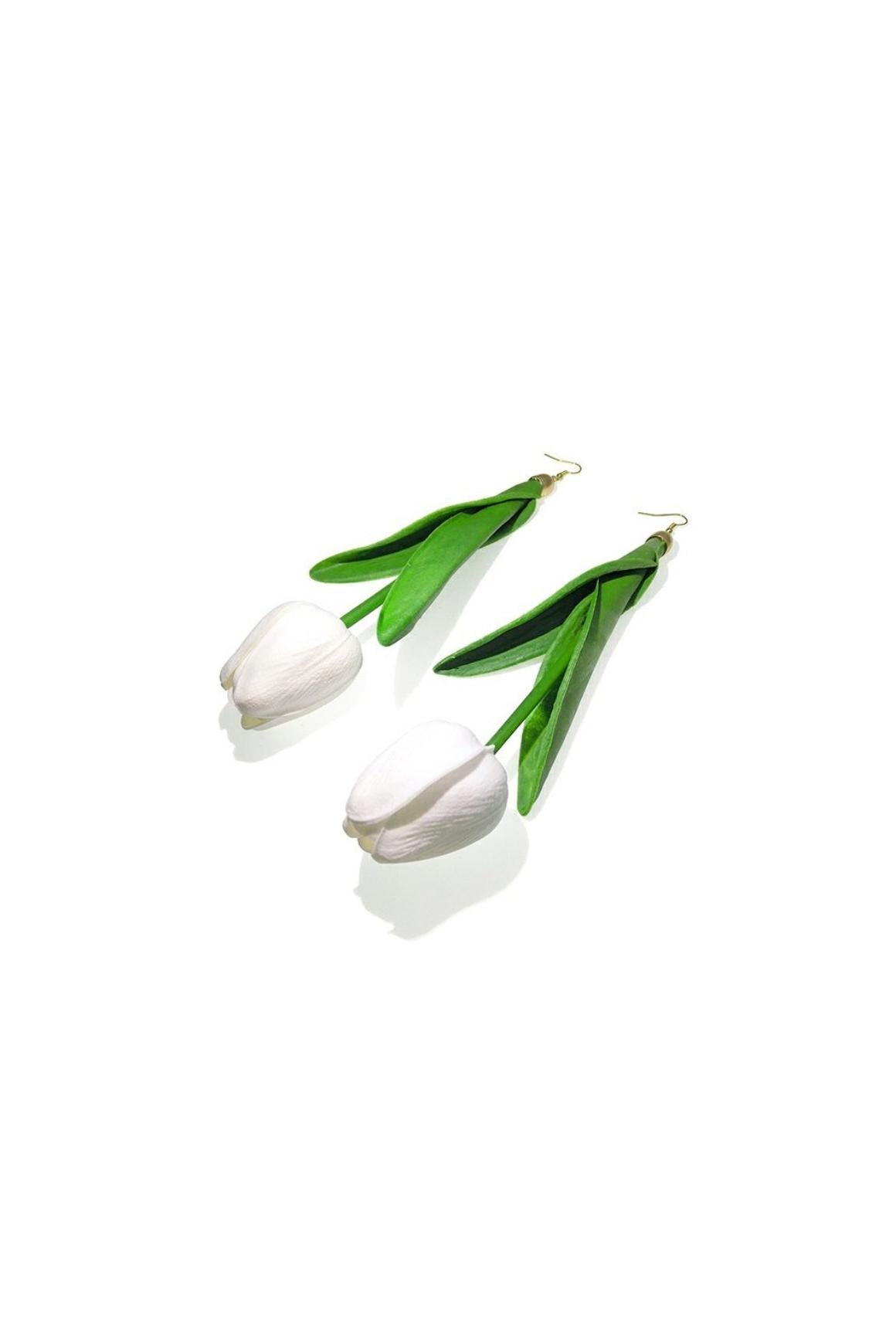 WHITE FLOWER ALLOY PLASTIC EARRINGS