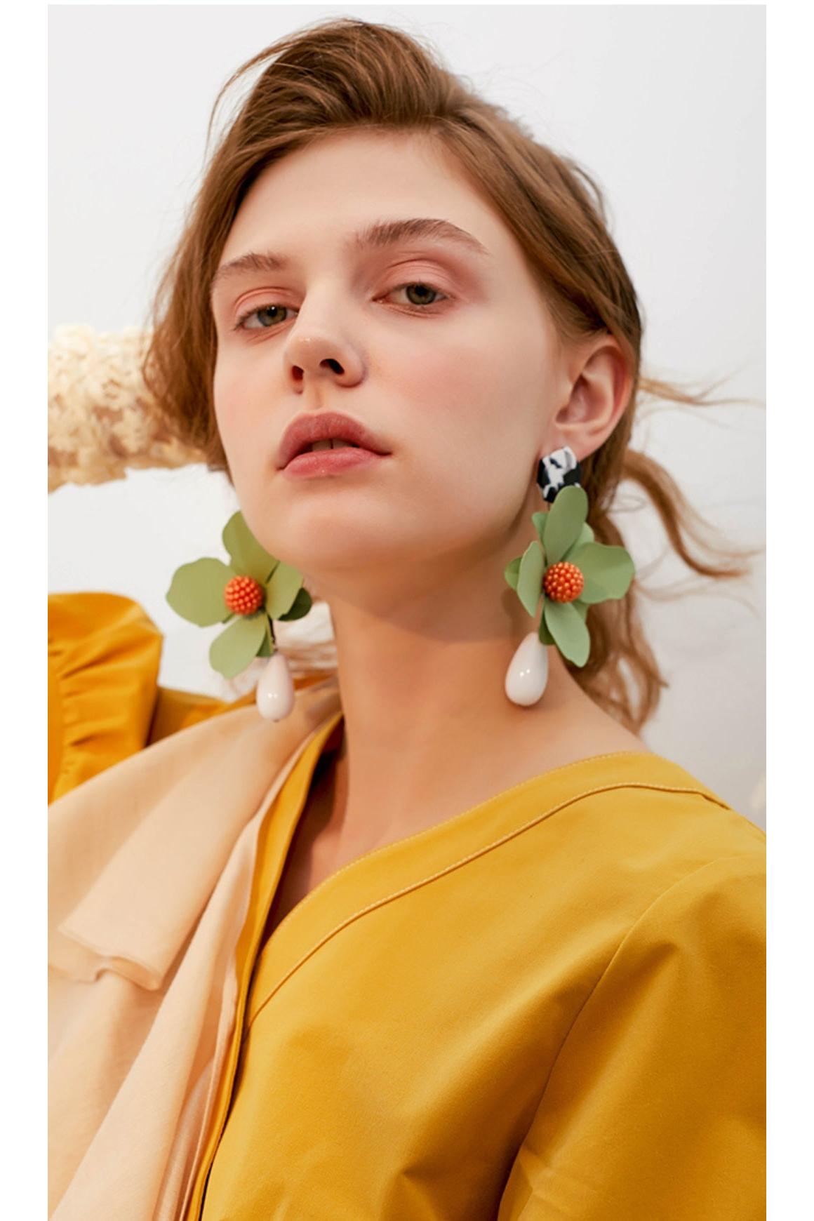 GREEN LARGE HOOP FLOWER PLASTIC EARRINGS