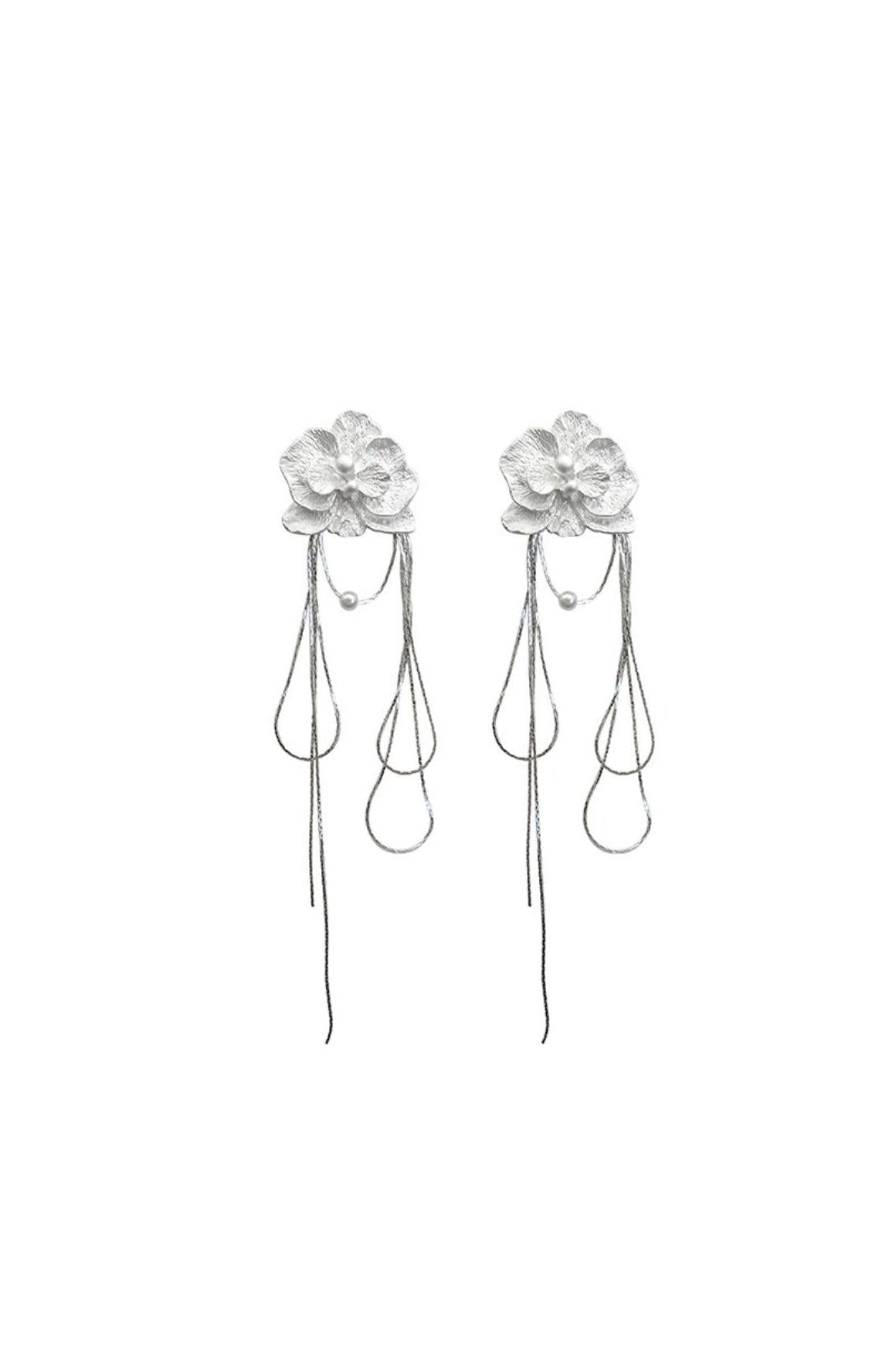 METALLIC FLOWER CHAIN TASSEL EARRINGS