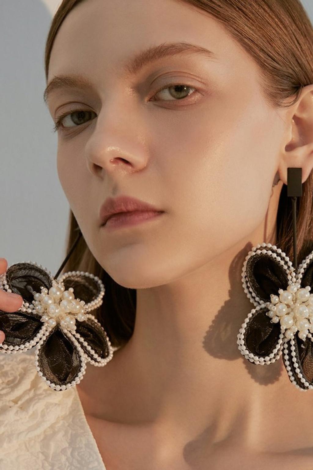 BLACK LACE FLOWER PEARL EARRINGS