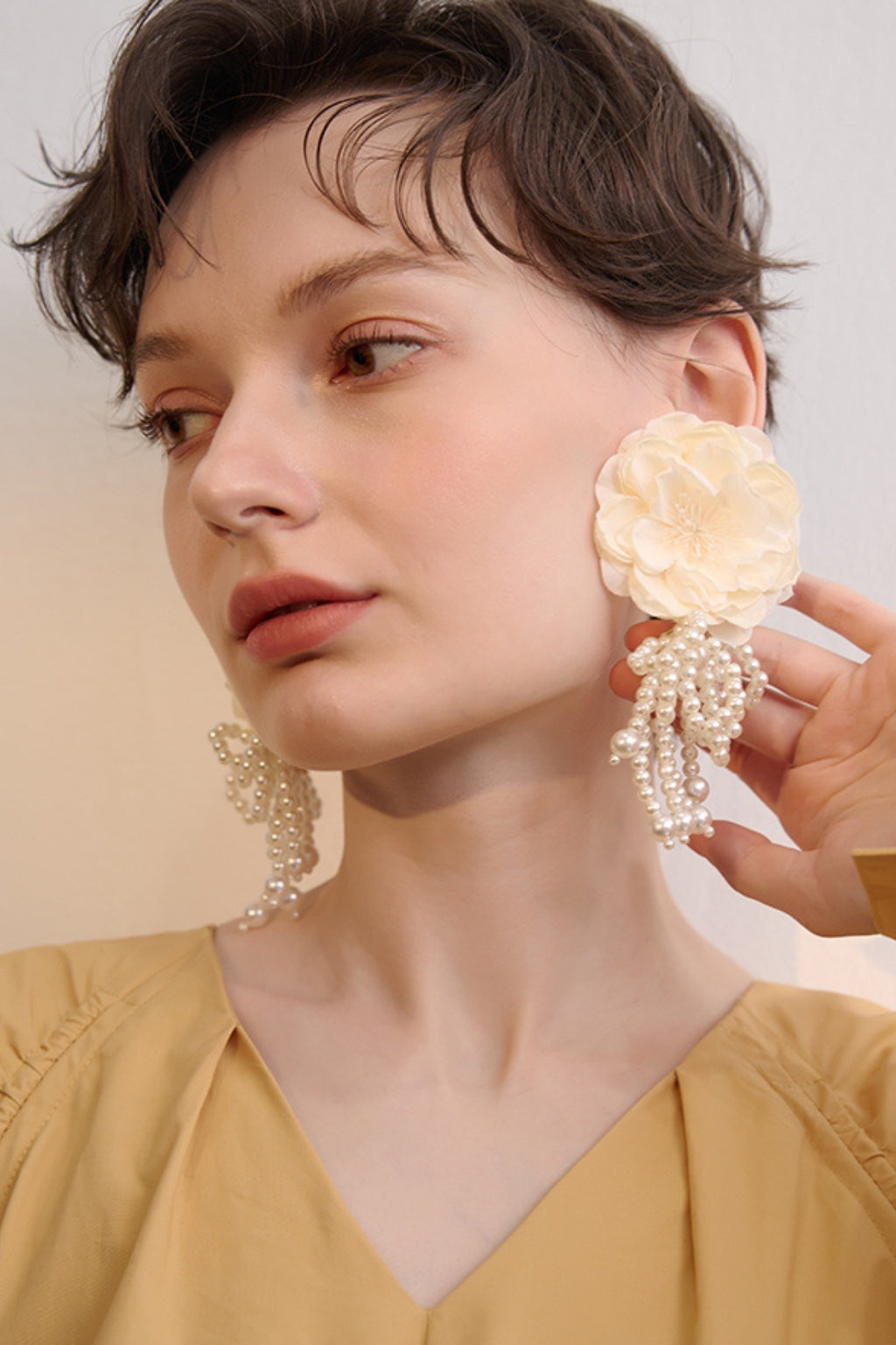 WHITE FLOWER PETALS ACRYLIC EARRINGS