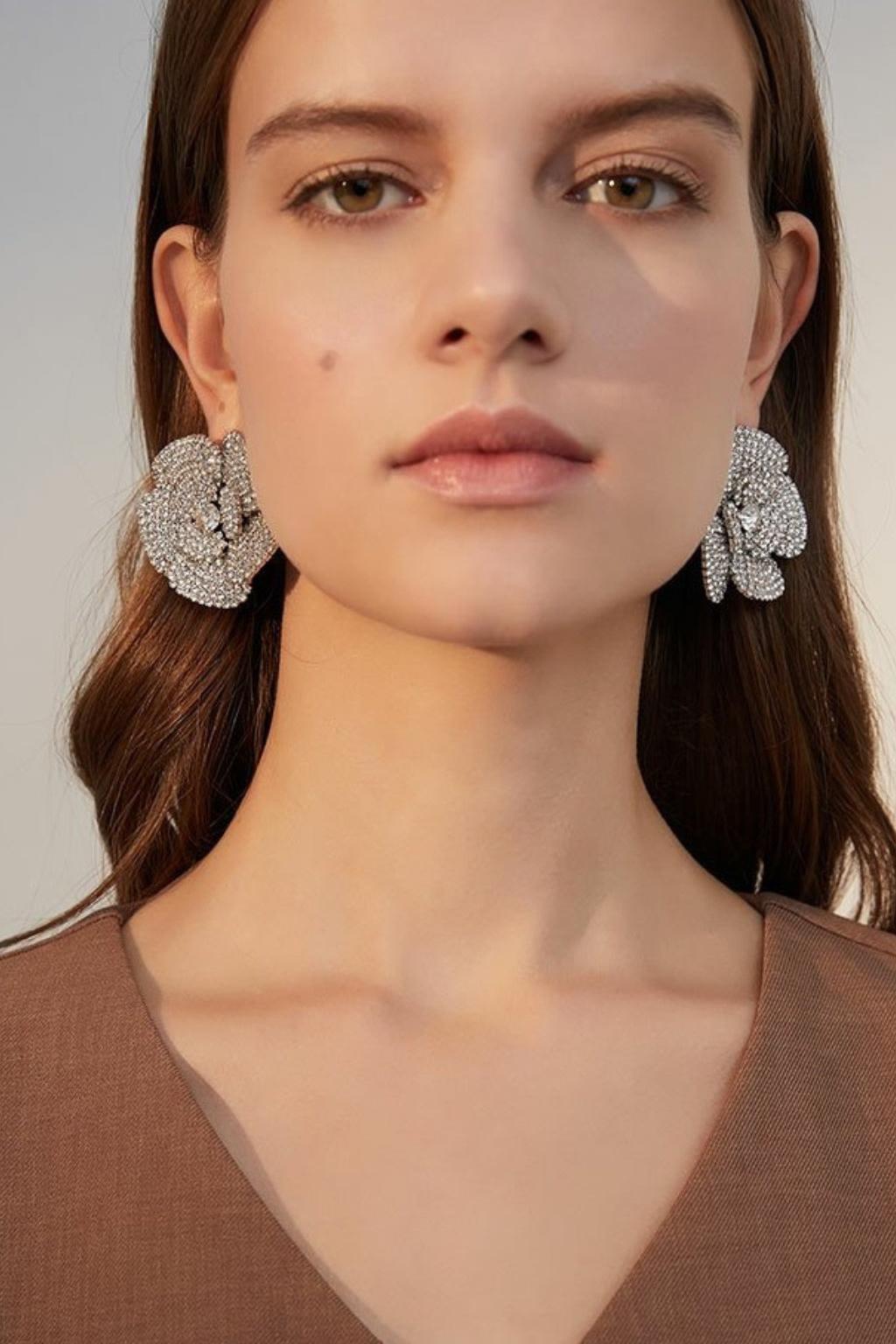 SILVER FIVE-PETAL RHINESTONE EARRINGS