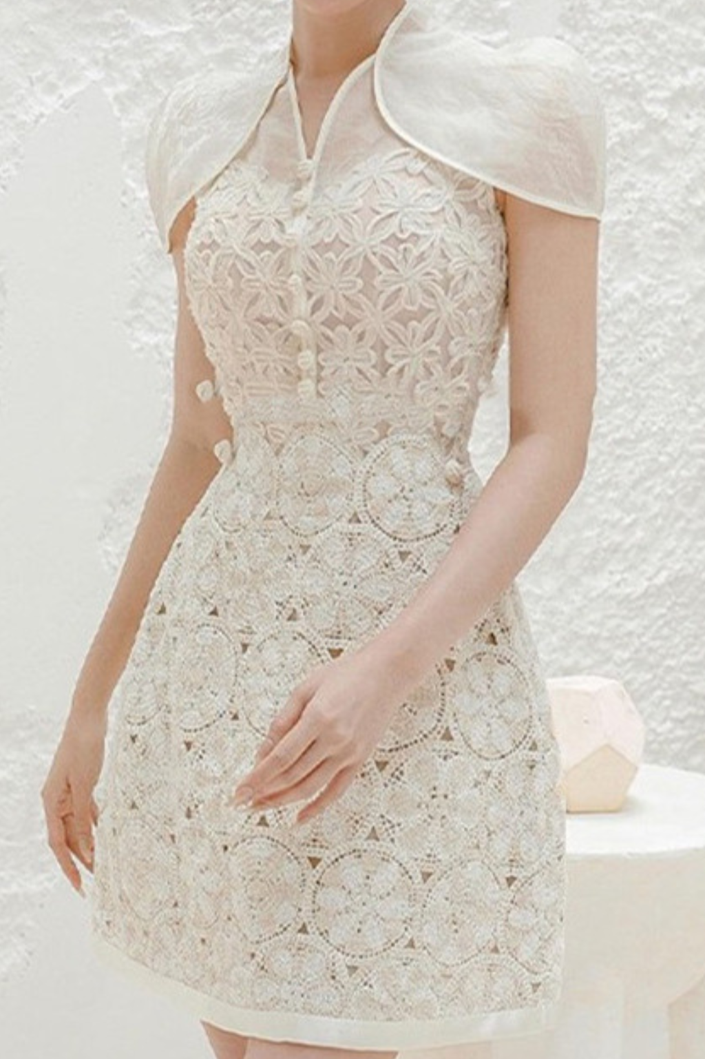 WHITE SHAWL-DESIGN LACE MINI DRESS