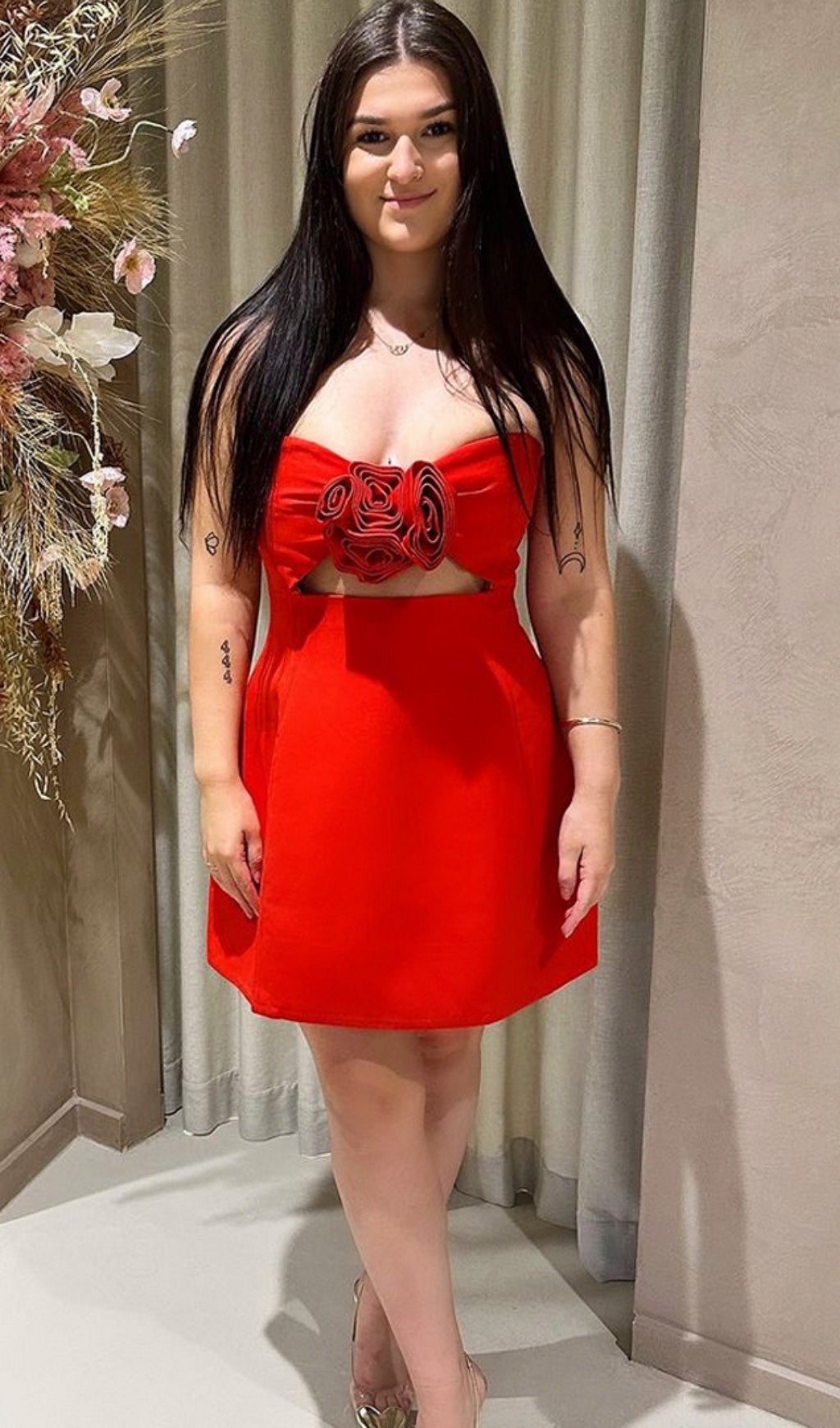 STRAPLESS CUTOUT MINI DRESS IN RED