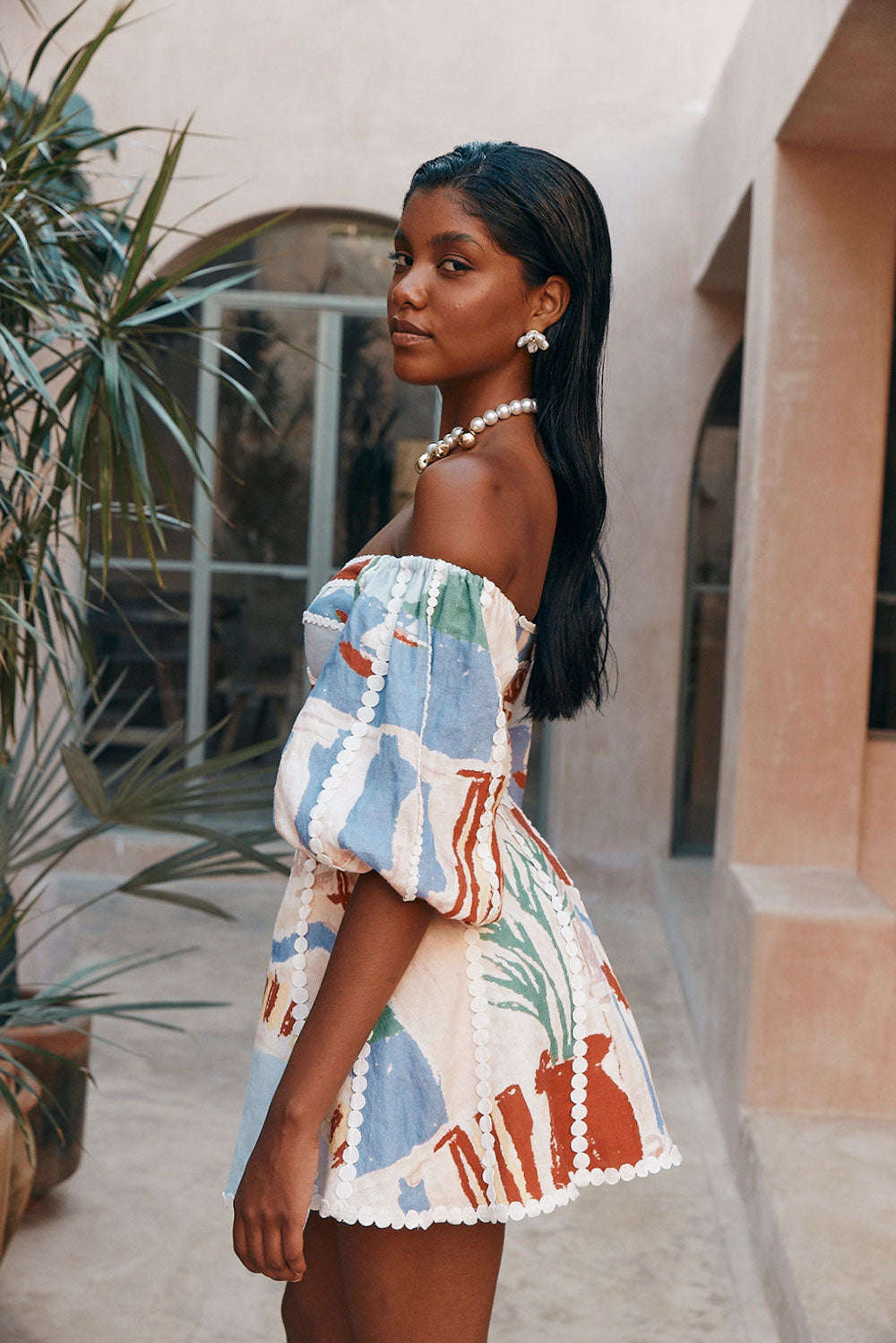off-shoulder floral Printed wave-trim mini dress - pale blue