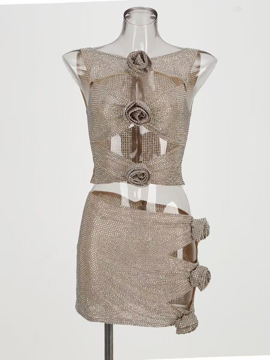 EMBELLISHED CUT OUT 3D FLOWER SUIT IN METALLIC SILVER