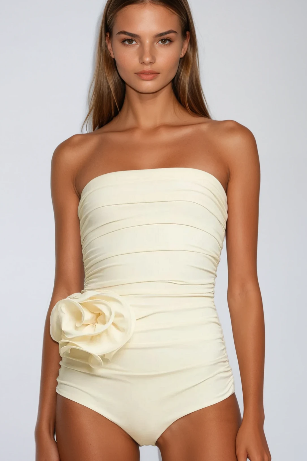 Nancy Costume intero con fiori arricciati color crema