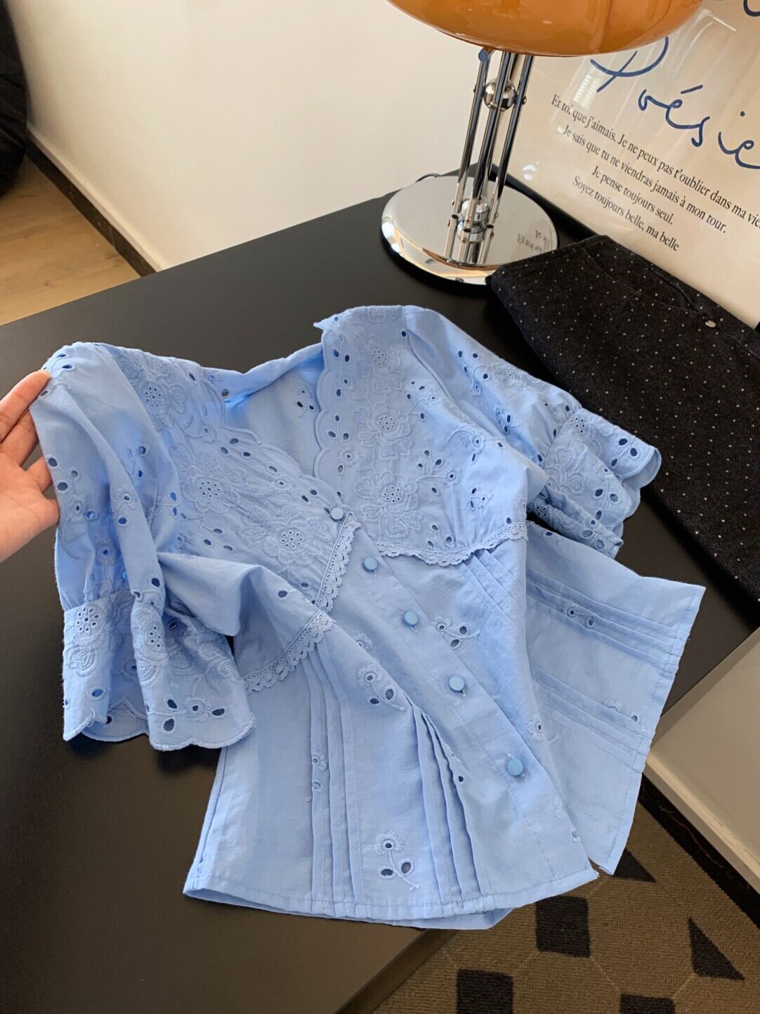 Blue Hollow-out embroidered V-neck short-sleeved shirt
