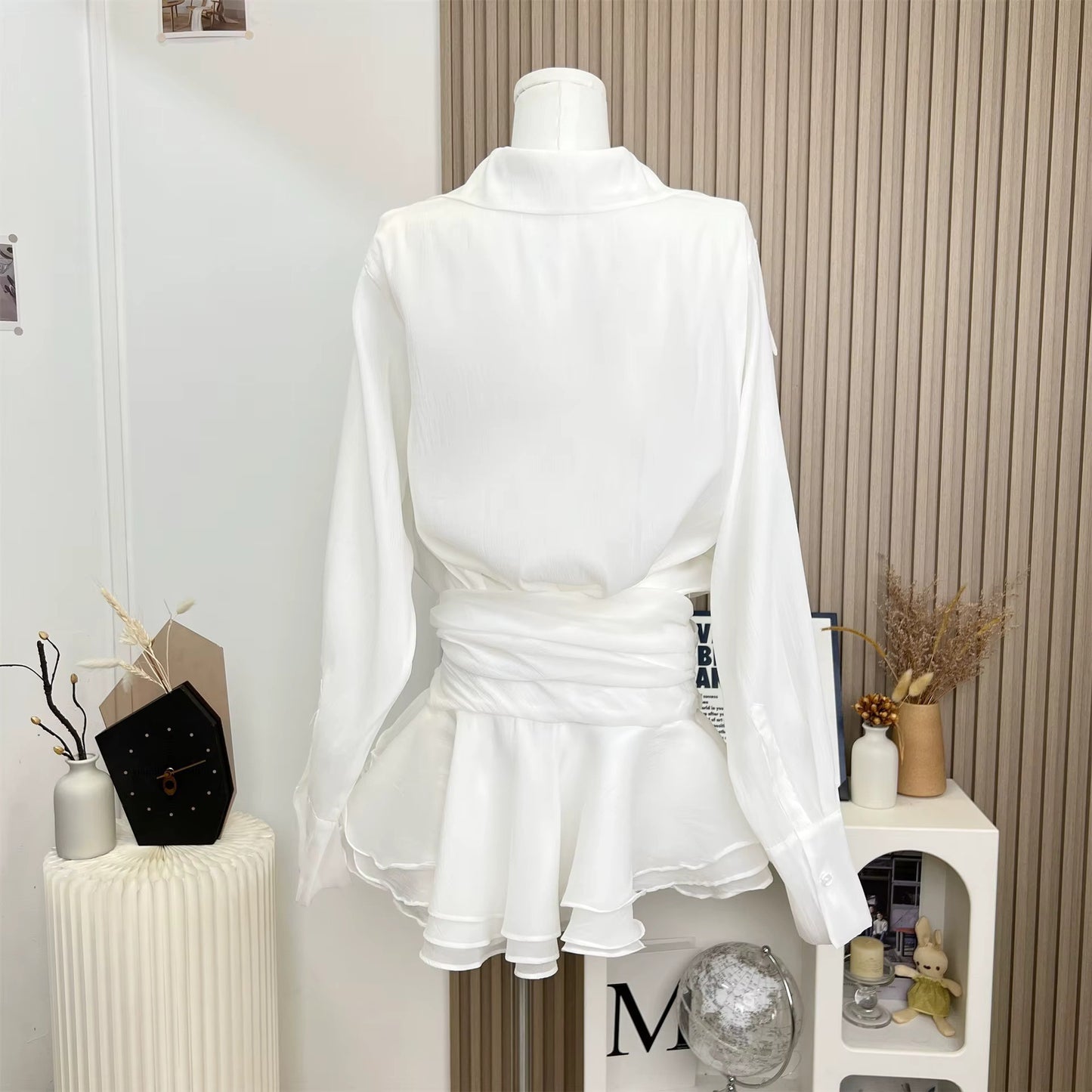 Collared mesh ruffled long-sleeved shirt and skirt