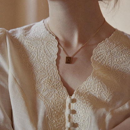 white Embroidery V-Neck French Retro Chic Shirt