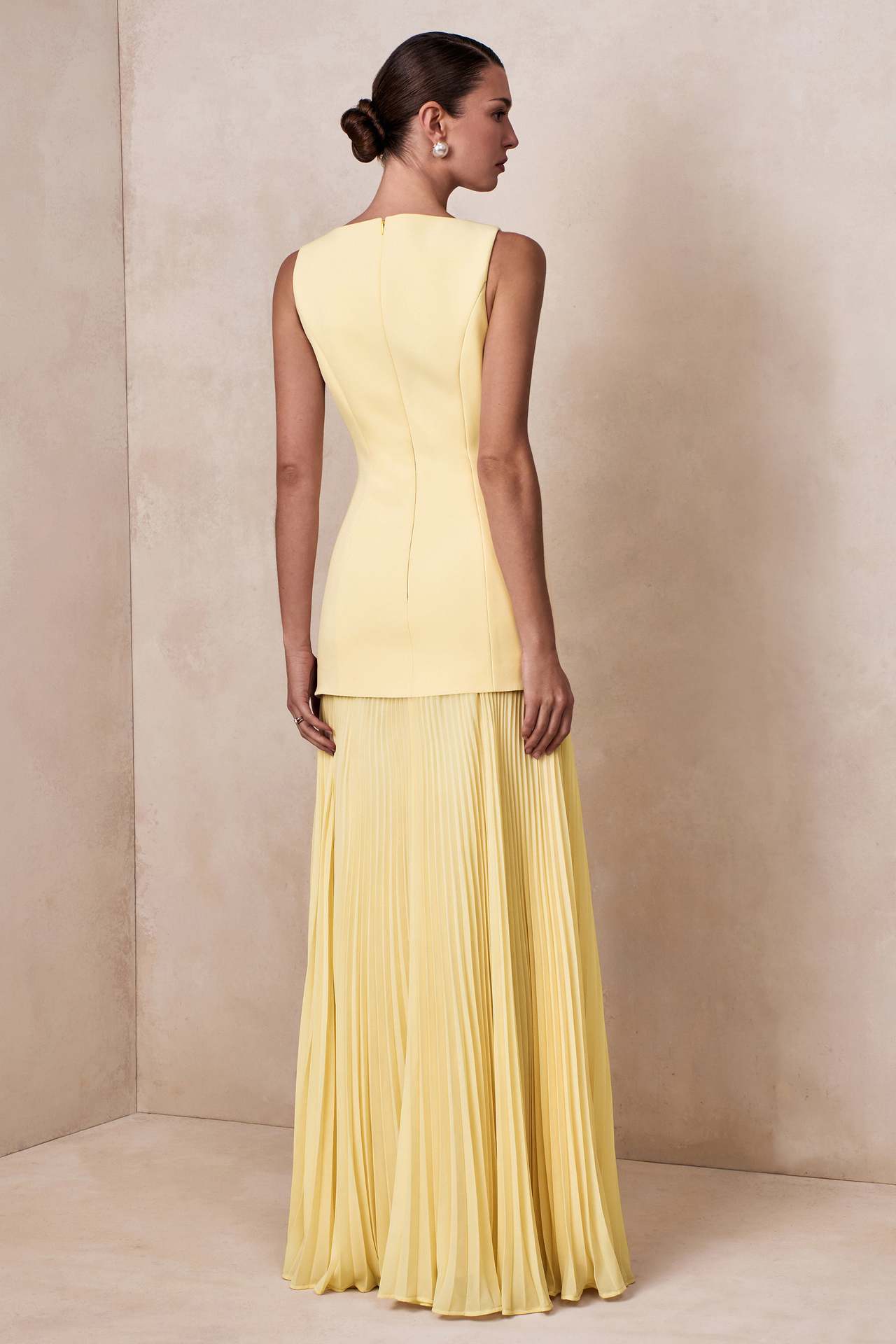 yellow pleated sleeveless swing dress