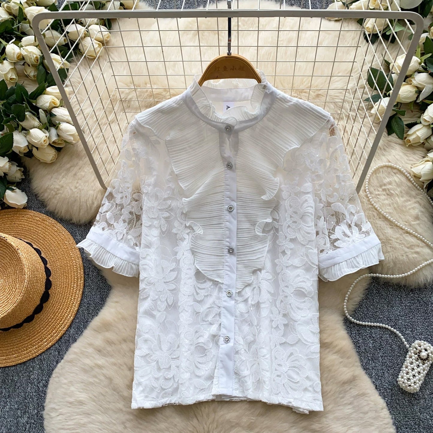 Lace-trimmed stand-up collar short-sleeved shirt