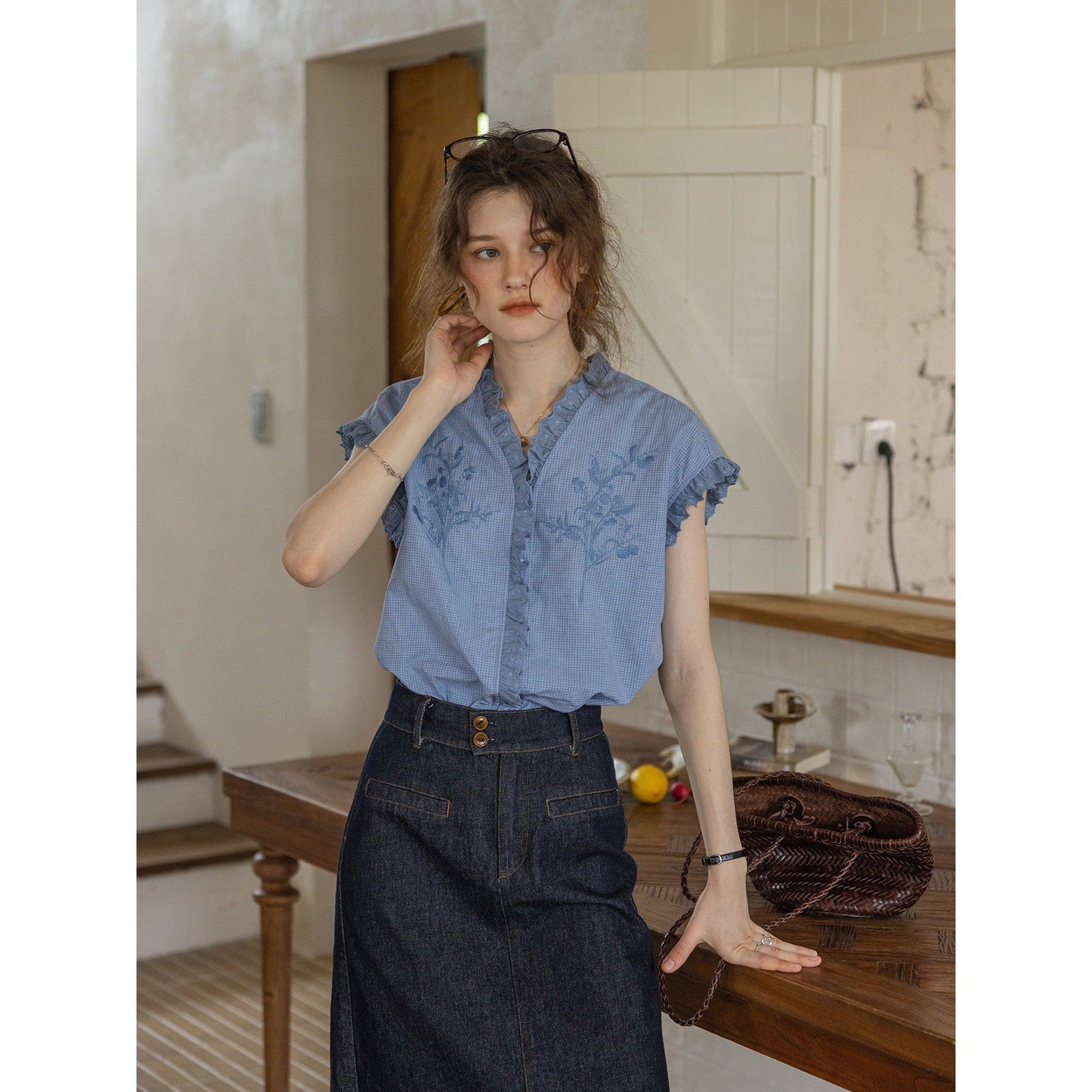 blue linen-cotton patchwork sleeveless lace shirt