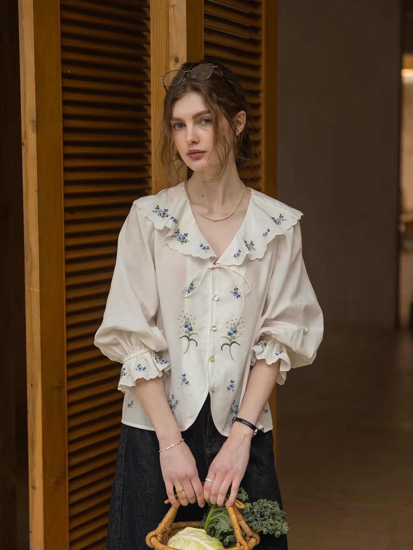 white floral embroidery ruffle collar and tie shirt