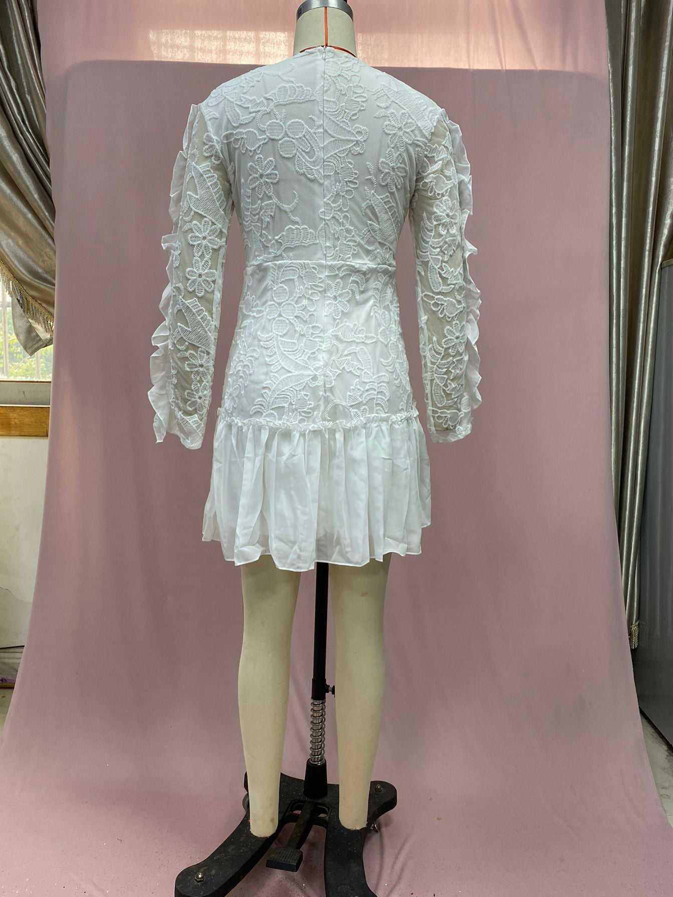 Embroidered lace ruffled mini dress - white