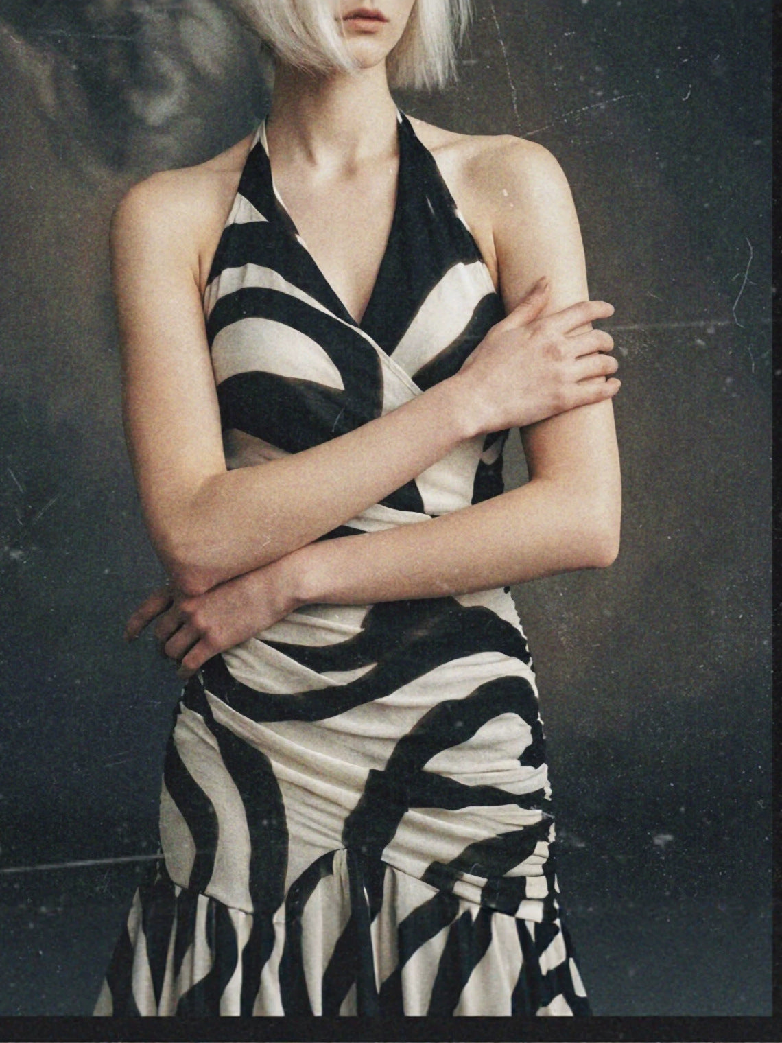 Irregular zebra pattern midi dress - black & white