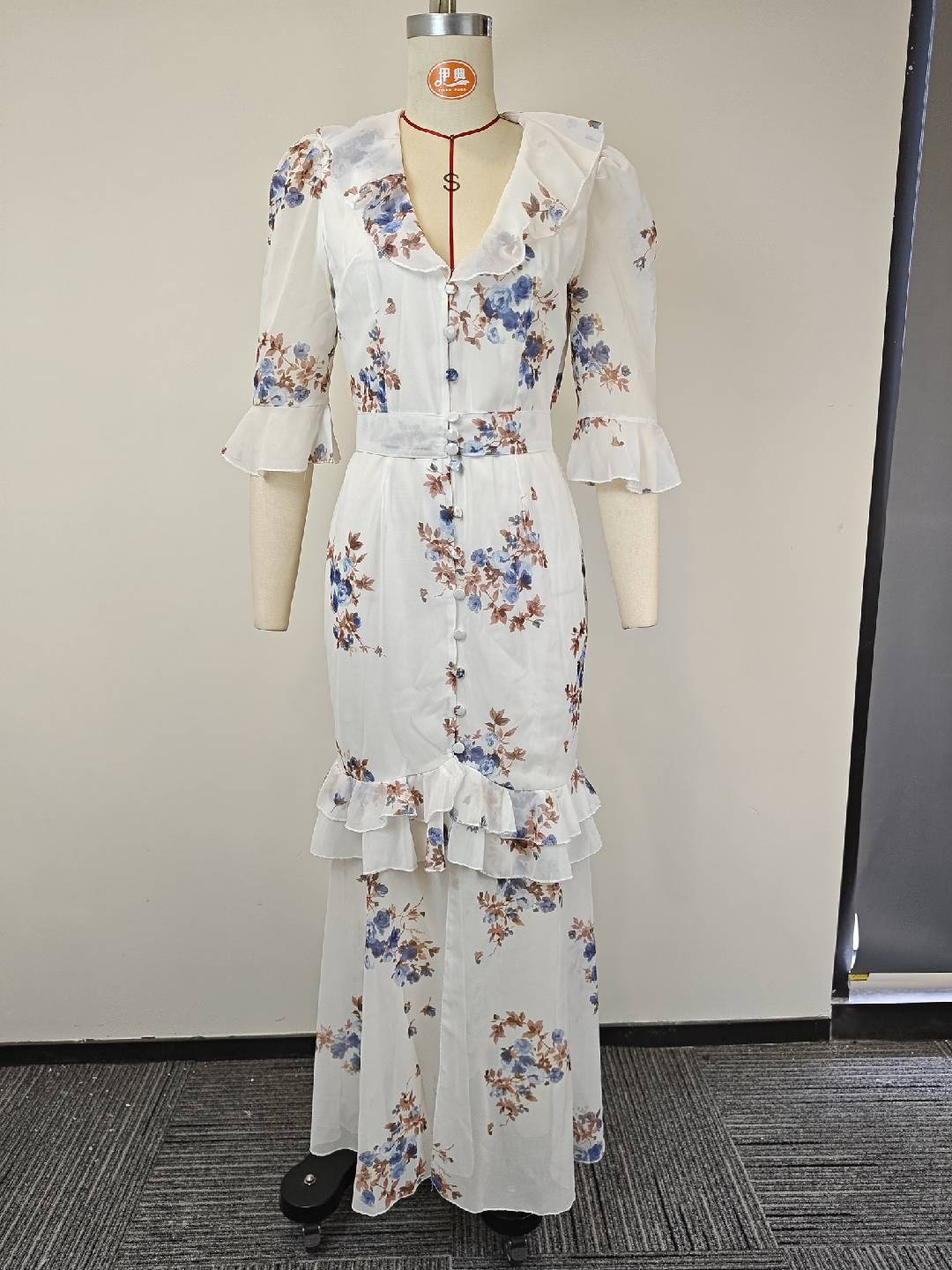 V-neck Vintage-print puff-sleeve slit maxi dress