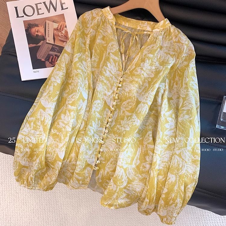 French-style lightweight printed V-neck long-sleeved shirt