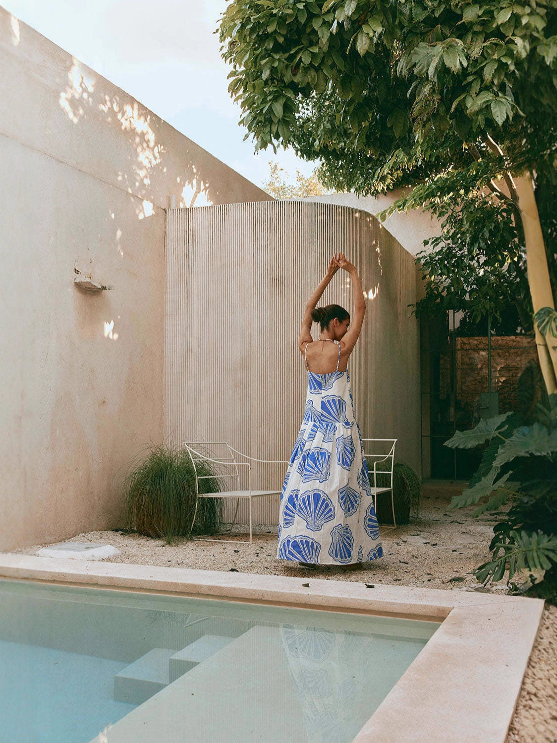 Linen print resort maxi dress - blue/white