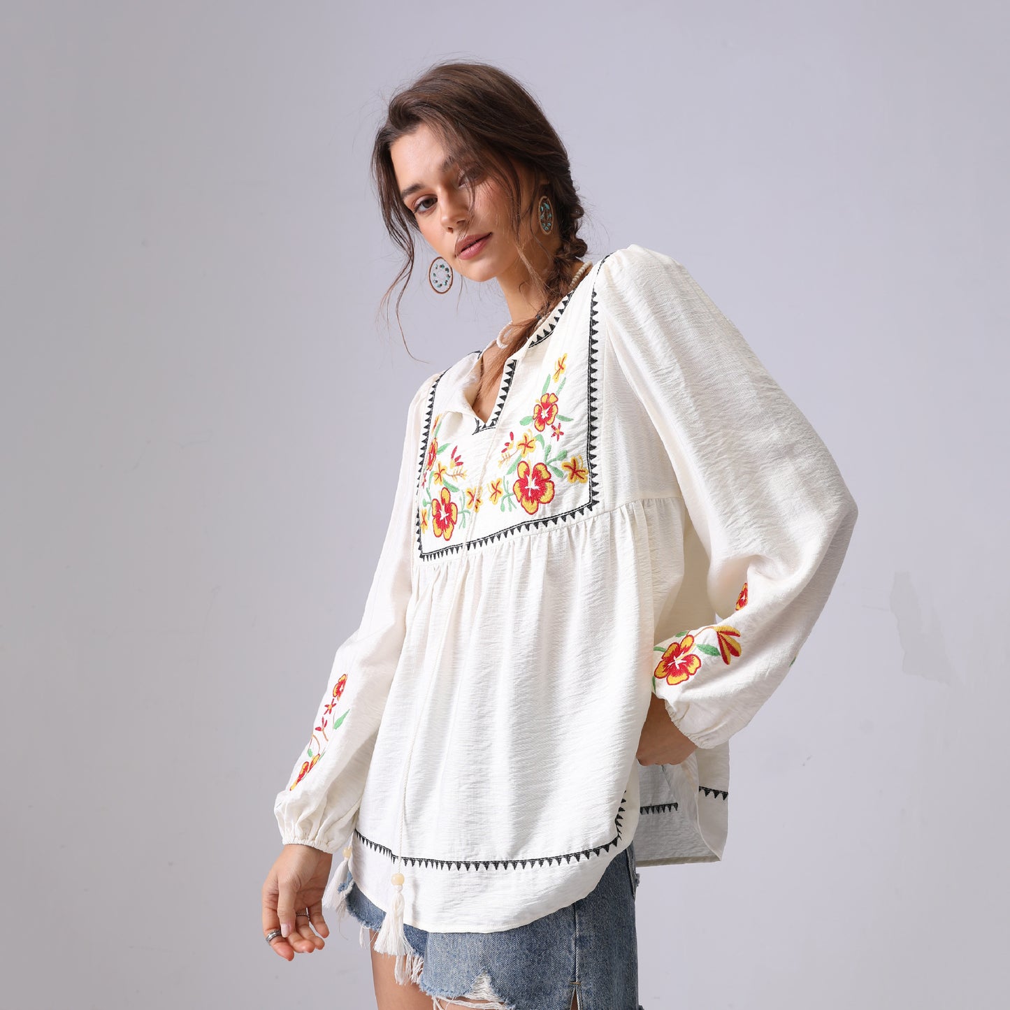 embroidered V-neck French long-sleeve shirt