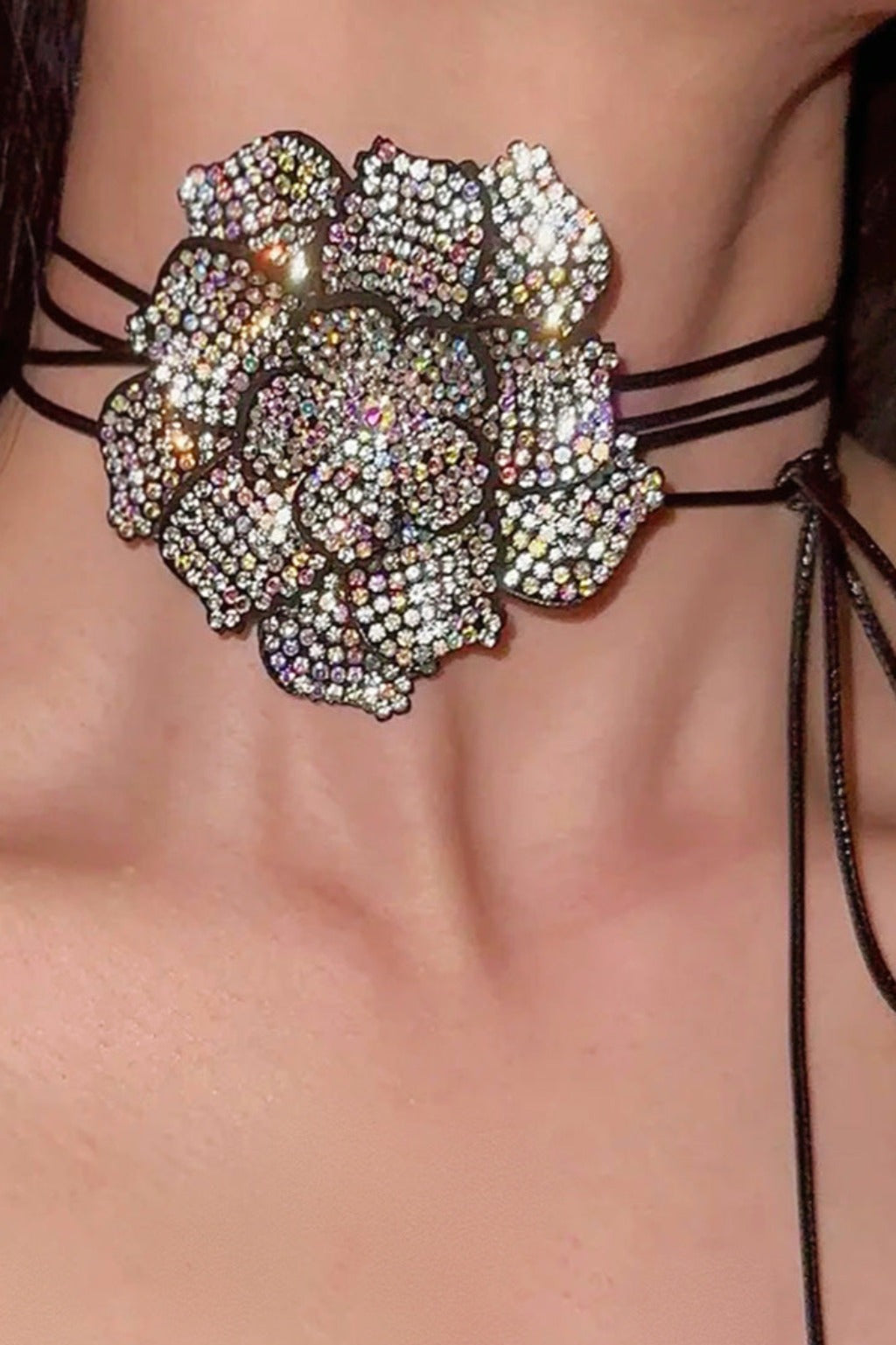BLACK CRYSTAL FLOWER CHOKER