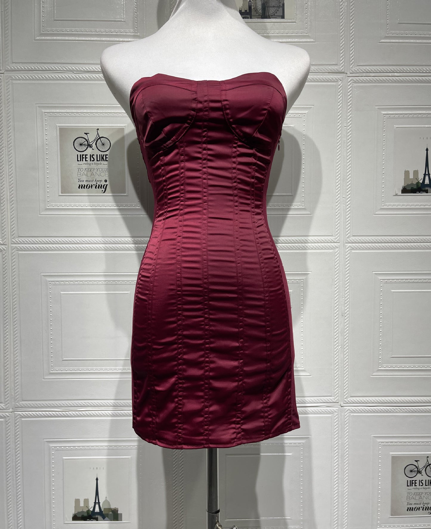 red one-line collar bandeau dress
