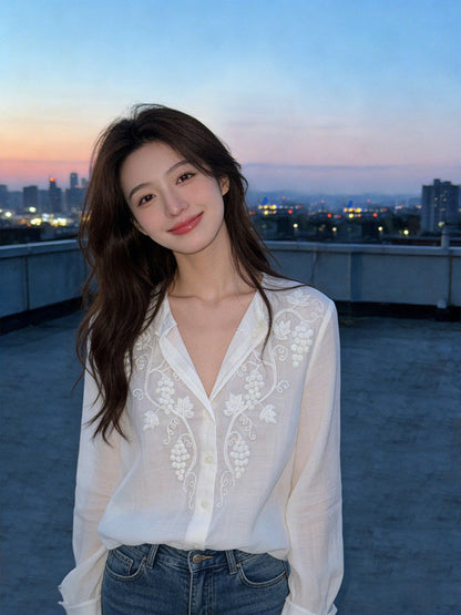 White retro lightweight embroidered long-sleeved shirt