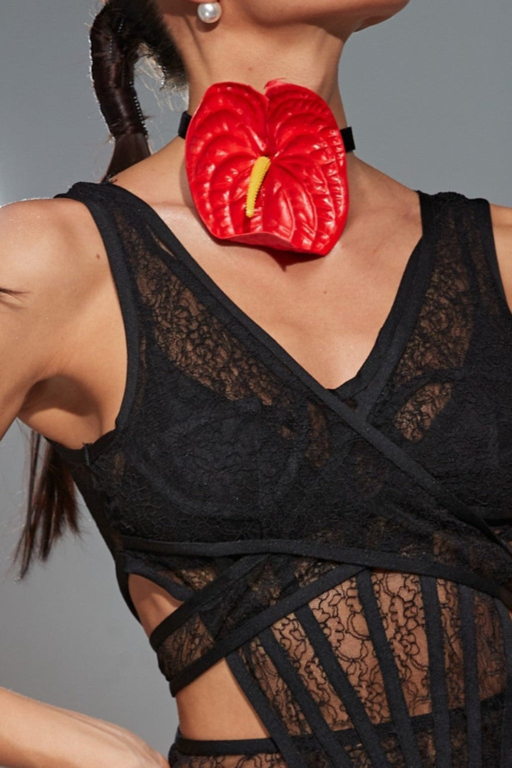 RED FLOWER VELVET CHOKER