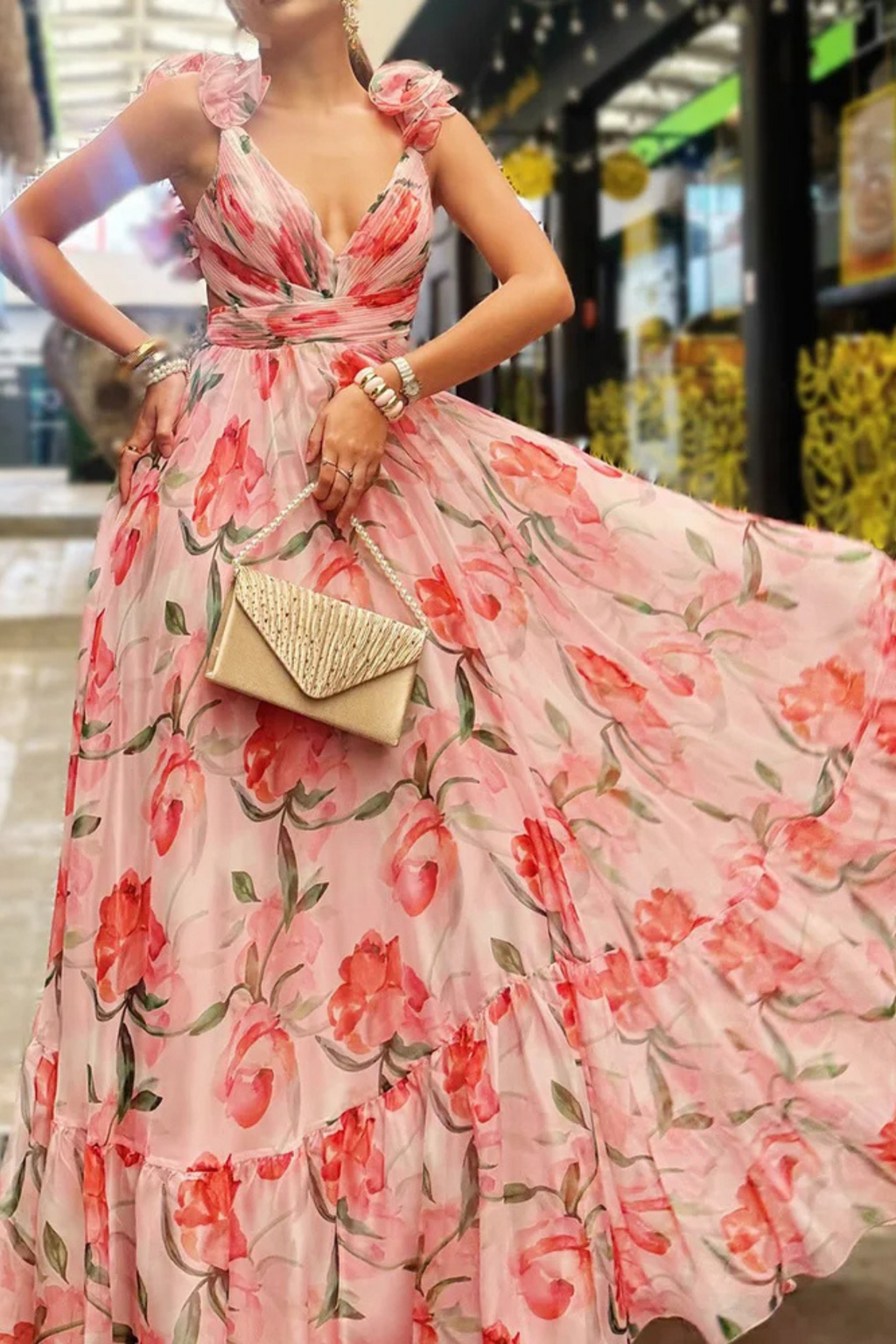 ピンクの花柄フリルバックレスマキシドレス
