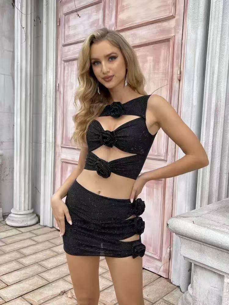EMBELLISHED CUT OUT 3D FLOWER SUIT IN METALLIC SILVER