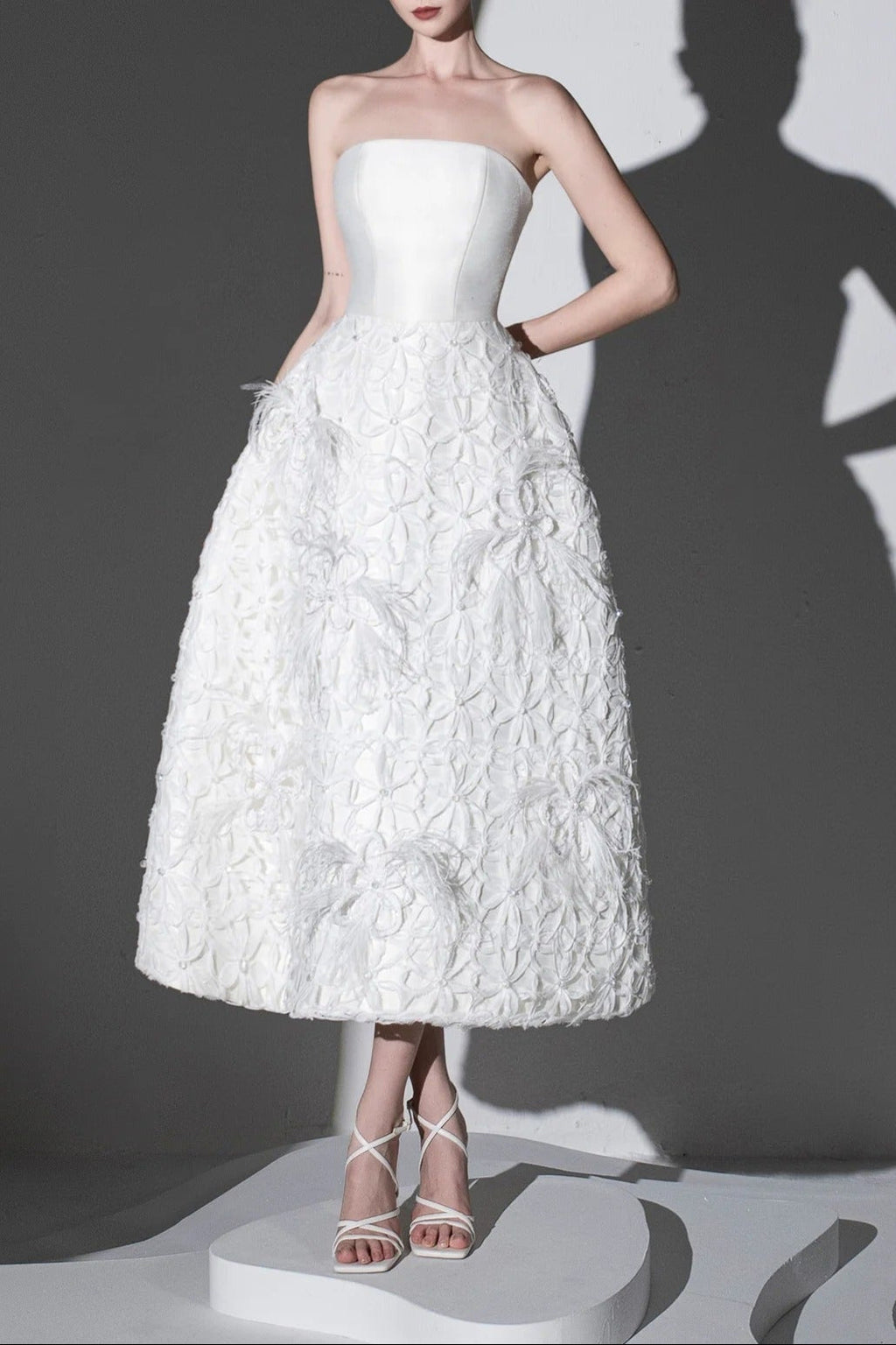 WHITE FLORAL EMBELLISHED STRAPLESS MIDI DRESS