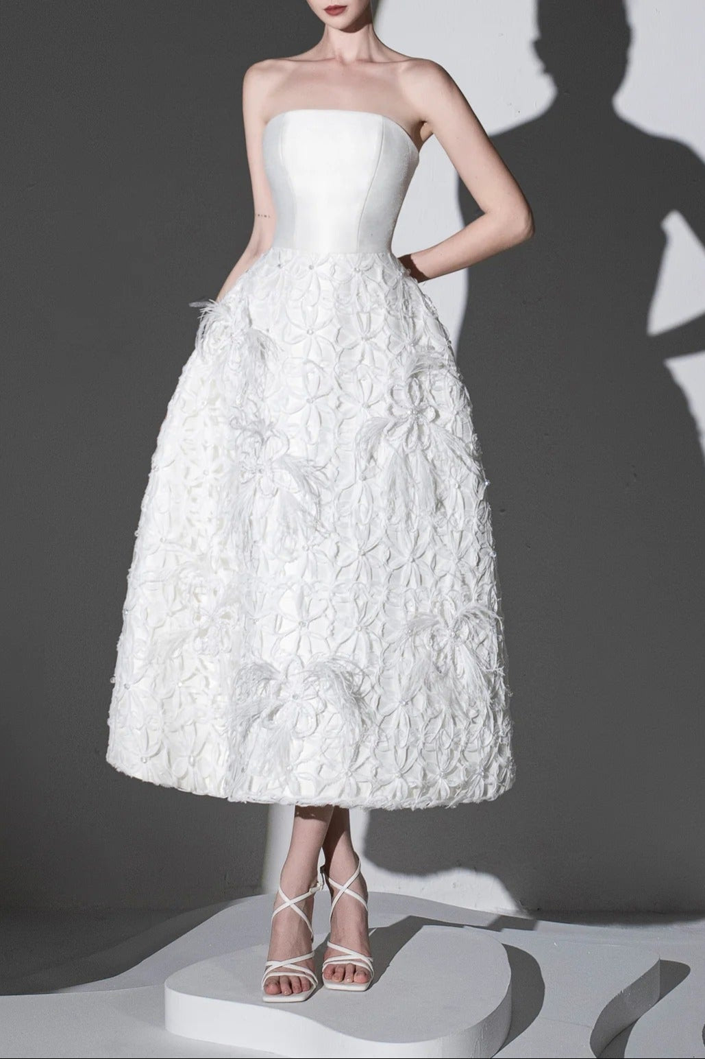 WHITE FLORAL EMBELLISHED STRAPLESS MIDI DRESS